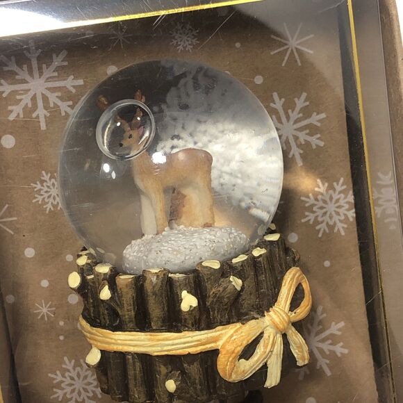 Reindeer Christmas Wine Bottle Stopper Snow Globe Water 5" Tall Wild Eye Design - Picture 2 of 5